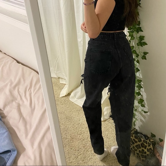 SOLD Pretty Little Thing Black Mom Jeans - Picture 3 of 4